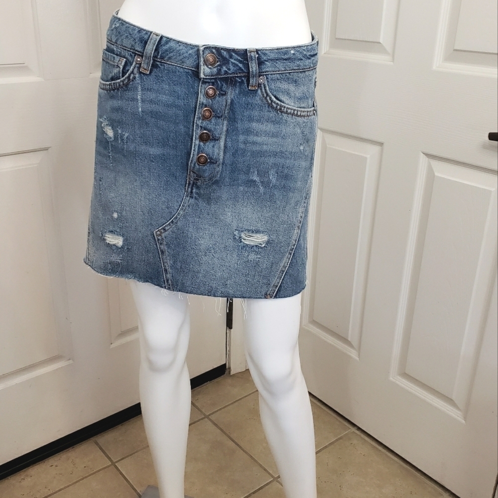 We the Free distressed denim skirt size 28